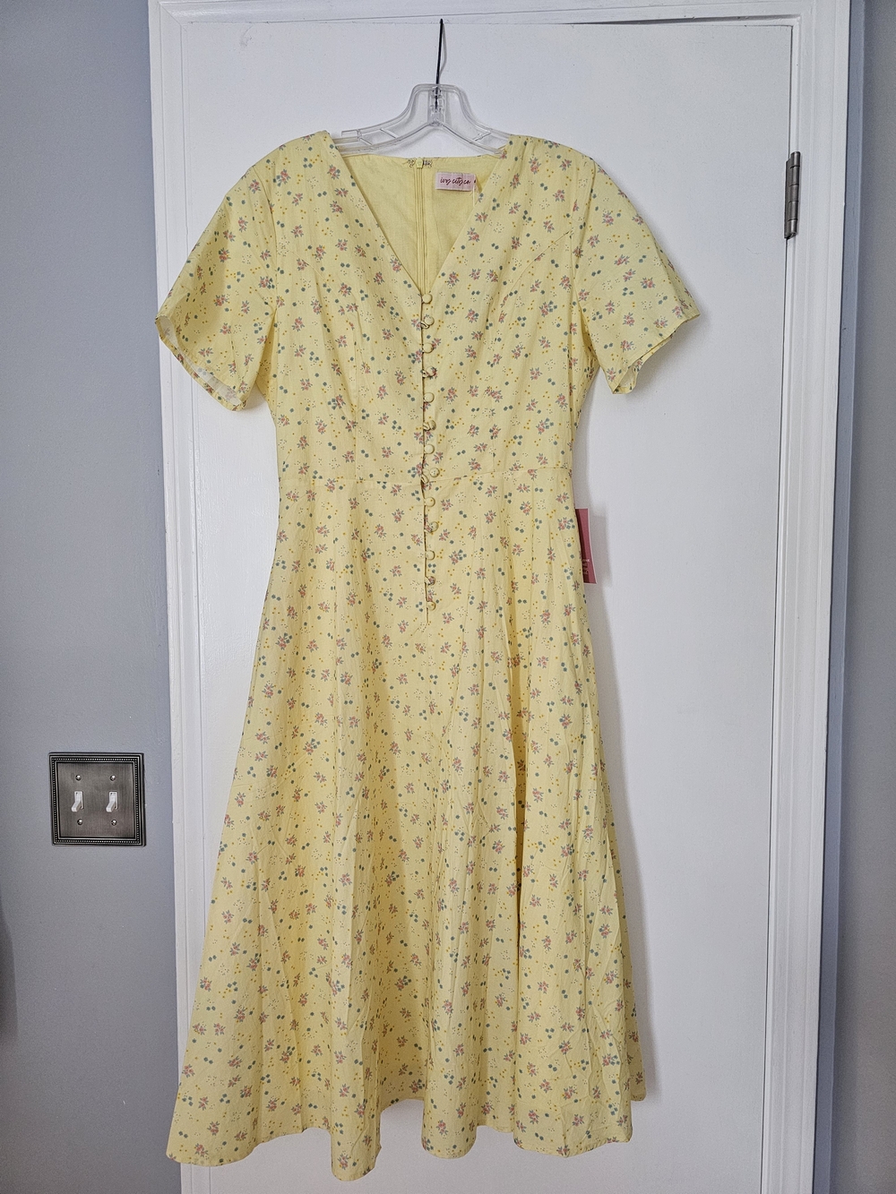New With Tags Ivy City Co Pale Yellow Floral Midi Dress